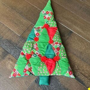 Vintage handmade quilted patchwork Christmas tree wall hanging decoration red gr
